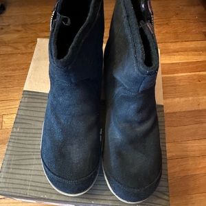 Sorel Black Meadow Zip Waterproof Boots. Brand New